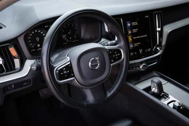Volvo V60 (2022) thumbnail 4