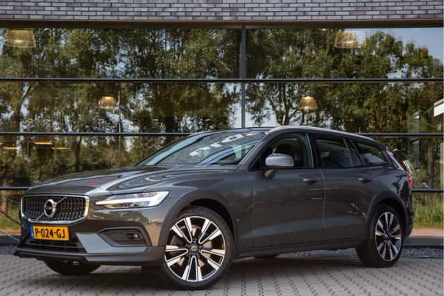 Volvo V60 (2022) thumbnail 5