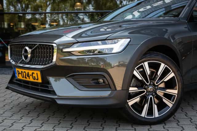 Volvo V60 (2022) thumbnail 6