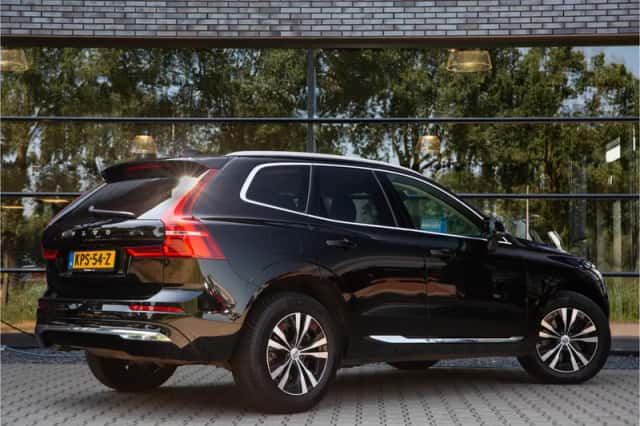 Volvo XC60 (2023) thumbnail 2
