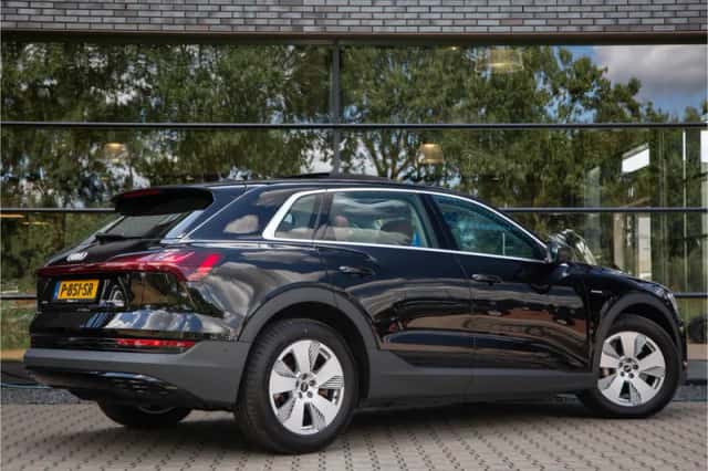 Audi e-tron (2022) thumbnail 2