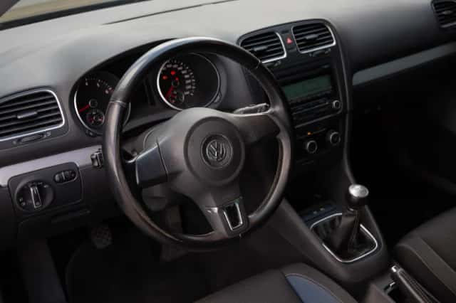 Volkswagen Golf (2010) thumbnail 3