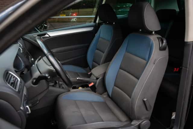Volkswagen Golf (2010) thumbnail 4