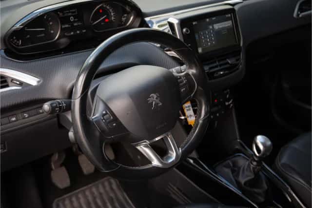 Peugeot 2008 (2017) thumbnail 2
