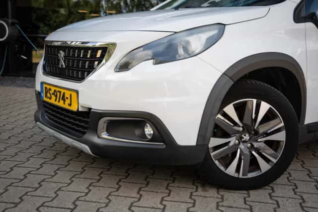 Peugeot 2008 (2017) thumbnail 6