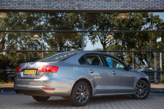 Volkswagen Jetta (2012) thumbnail 2