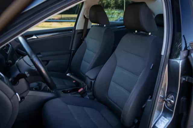 Volkswagen Jetta (2012) thumbnail 3