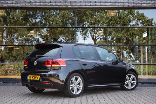 Volkswagen Golf (2011) thumbnail 2