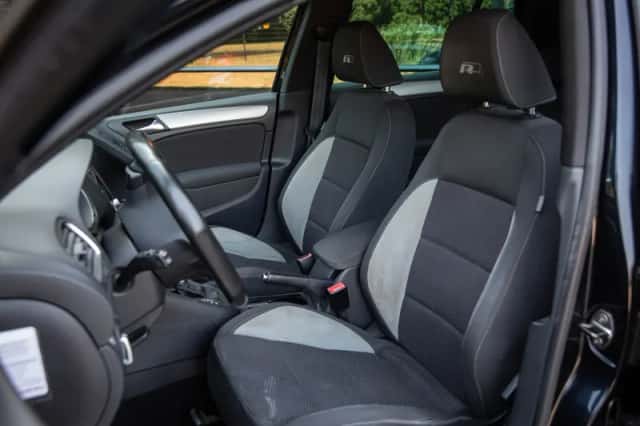 Volkswagen Golf (2011) thumbnail 3