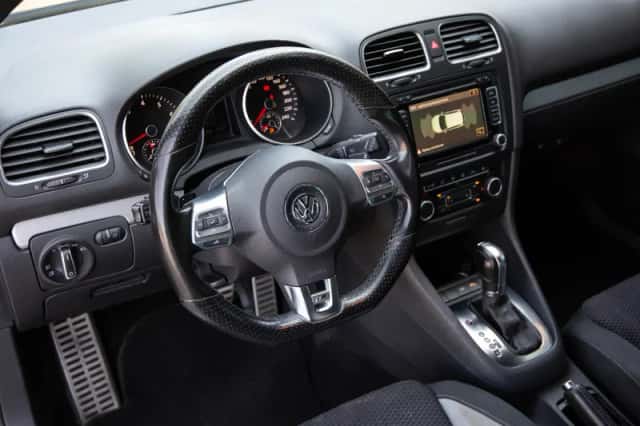 Volkswagen Golf (2011) thumbnail 4