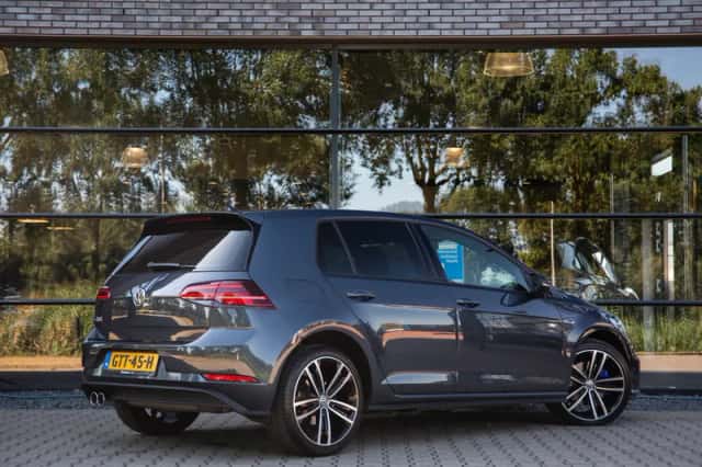 Volkswagen Golf (2020) thumbnail 2