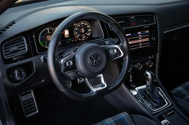 Volkswagen Golf (2020) thumbnail 4