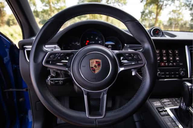Porsche Macan (2016) thumbnail 3