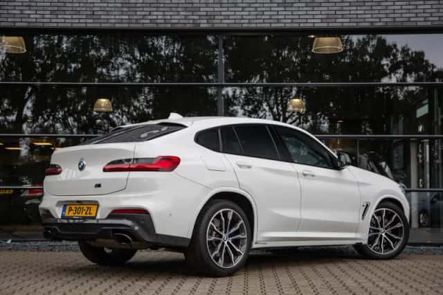 BMW X4 (2018) thumbnail 2