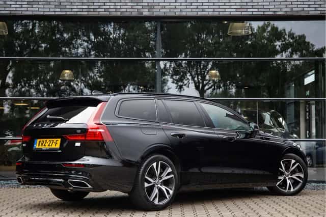 Volvo V60 (2021) thumbnail 2