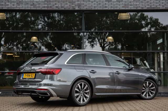 Audi A4 (2023) thumbnail 2
