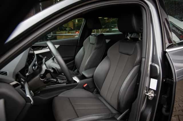 Audi A4 (2023) thumbnail 3