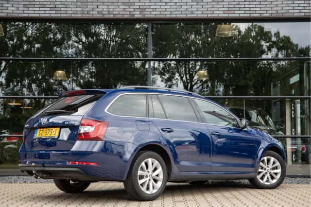 Škoda Octavia (2017) thumbnail 2