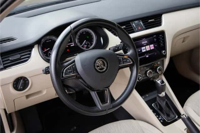 Škoda Octavia (2017) thumbnail 4