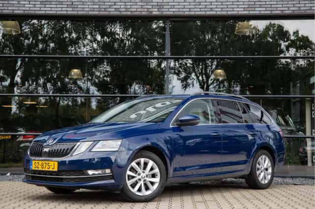 Škoda Octavia (2017) thumbnail 5