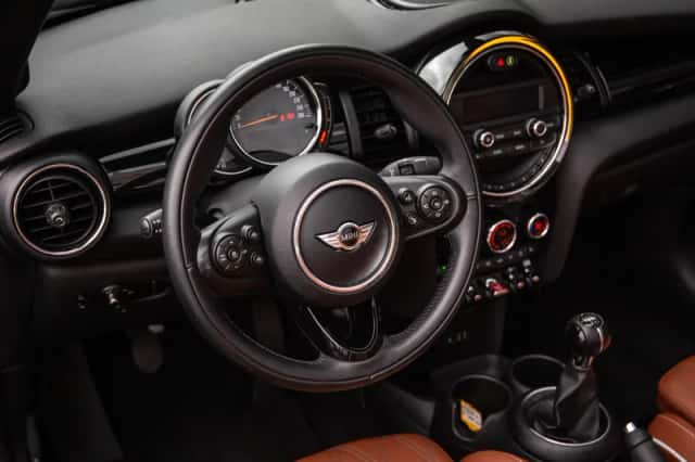 MINI Cooper S (2018) thumbnail 6