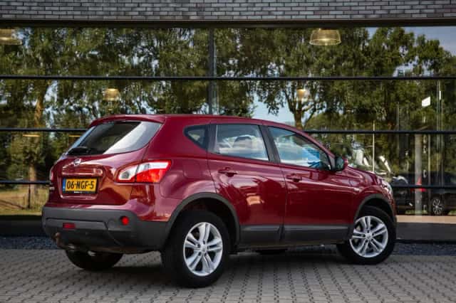 Nissan Qashqai (2010) thumbnail 2