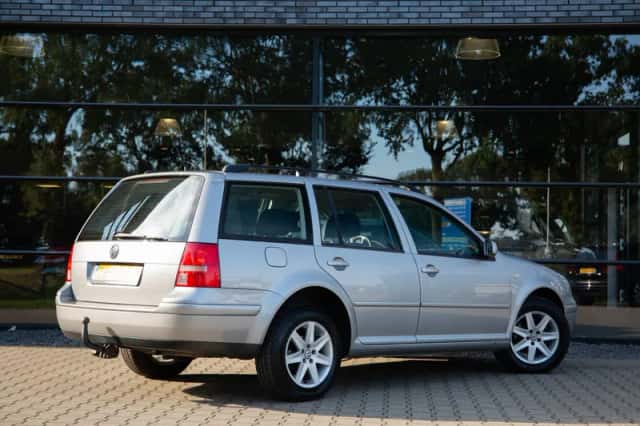 Volkswagen Golf (2003) thumbnail 2