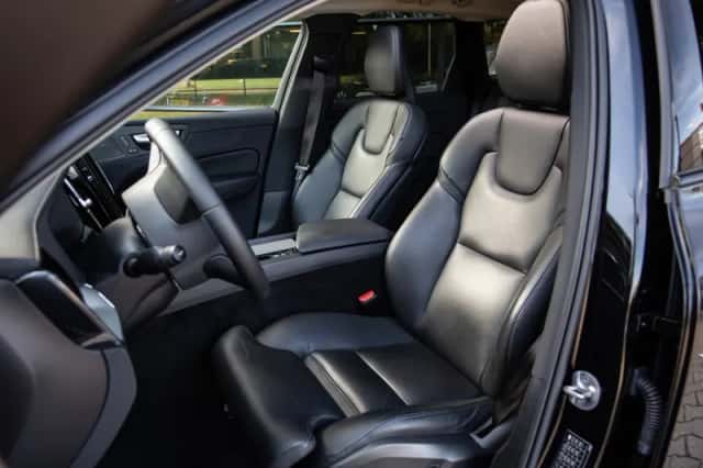Volvo XC60 (2023) thumbnail 4
