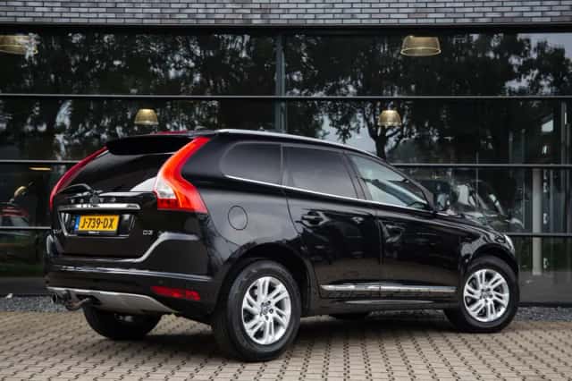 Volvo XC60 (2016) thumbnail 2