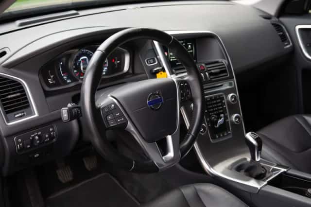 Volvo XC60 (2016) thumbnail 4