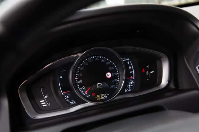 Volvo XC60 (2016) thumbnail 5