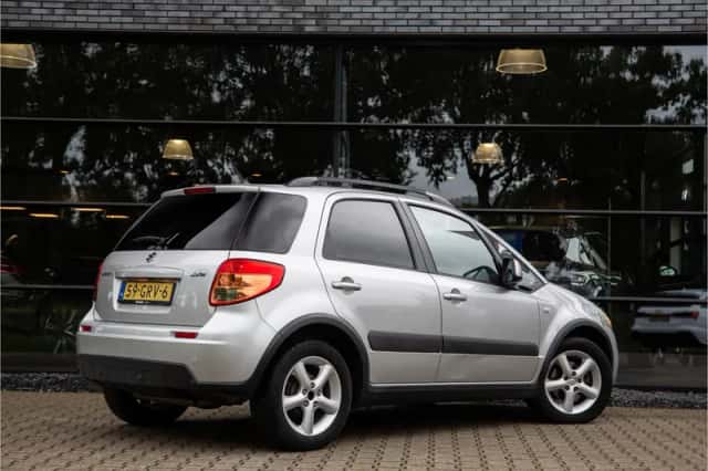 Suzuki SX4 (2008) thumbnail 2
