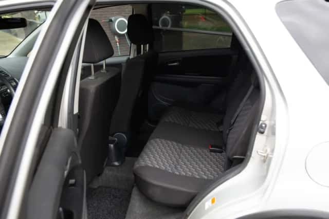 Suzuki SX4 (2008) thumbnail 4