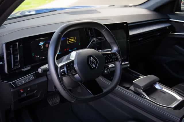 Renault Austral (2023) thumbnail 4