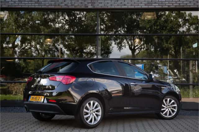 Alfa Romeo Giulietta (2011) thumbnail 2
