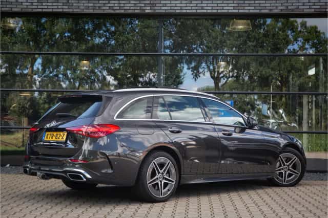 Mercedes-Benz C-Klasse (2023) thumbnail 2
