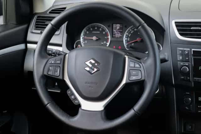 Suzuki Swift (2014) thumbnail 5