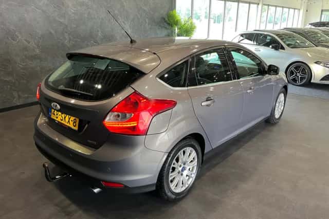 Ford Focus (2011) thumbnail 2