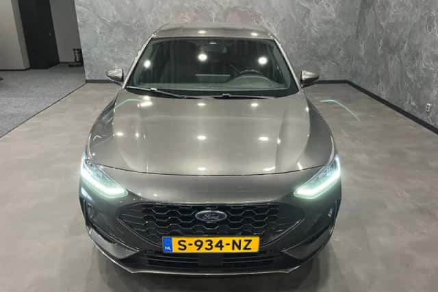 Ford Focus (2023) thumbnail 3
