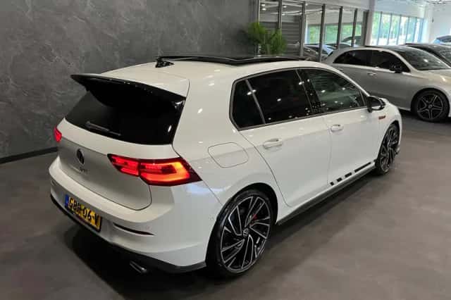 Volkswagen Golf (2021) thumbnail 3