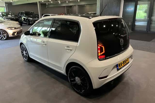 Volkswagen Up! (2016) thumbnail 2