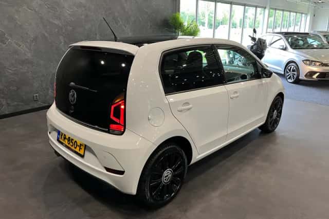 Volkswagen Up! (2016) thumbnail 3
