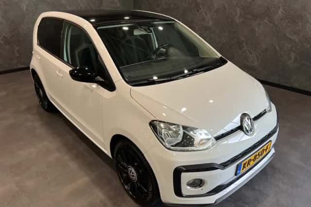 Volkswagen Up! (2016) thumbnail 5