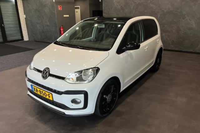 Volkswagen Up! (2016) thumbnail 6