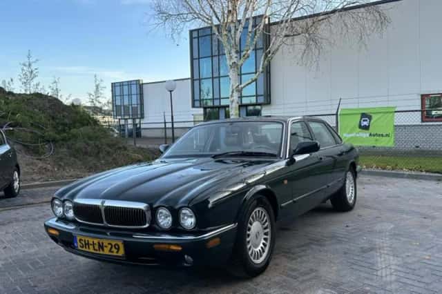 Jaguar Sovereign (1997) thumbnail 1