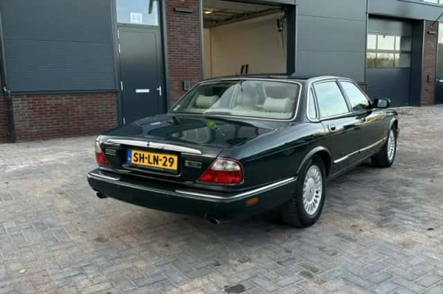 Jaguar Sovereign (1997) thumbnail 3