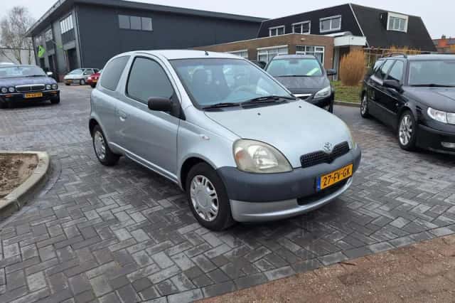 Toyota Yaris (2000) thumbnail 2