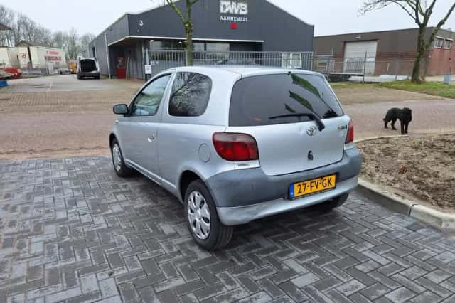 Toyota Yaris (2000) thumbnail 4