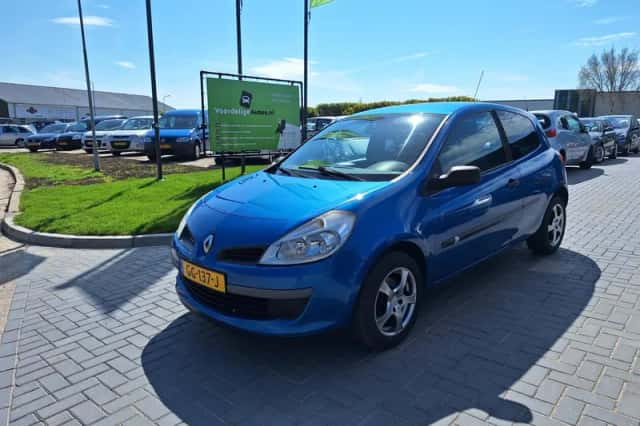 Renault Clio (2006) thumbnail 1