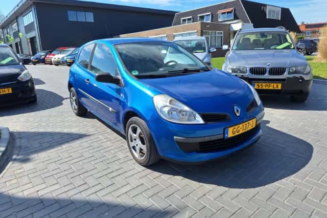Renault Clio (2006) thumbnail 2